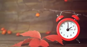 leaves and clock end of daylight savings time