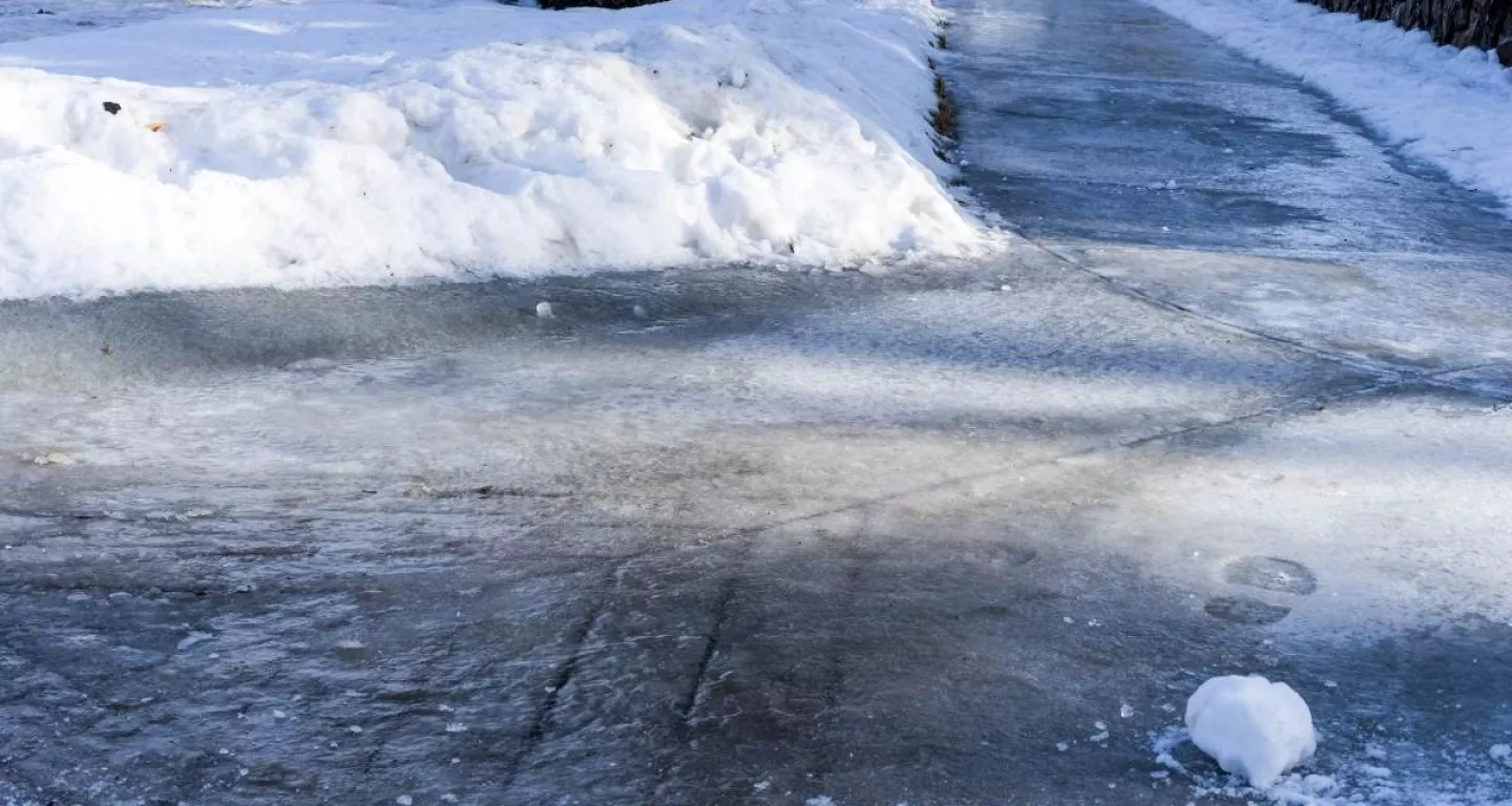 Contact a lawyer if you fall on ice at your apartment complex