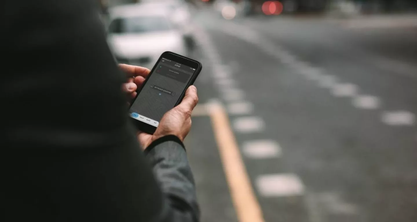 Rider waiting for Uber, learn to stay safe