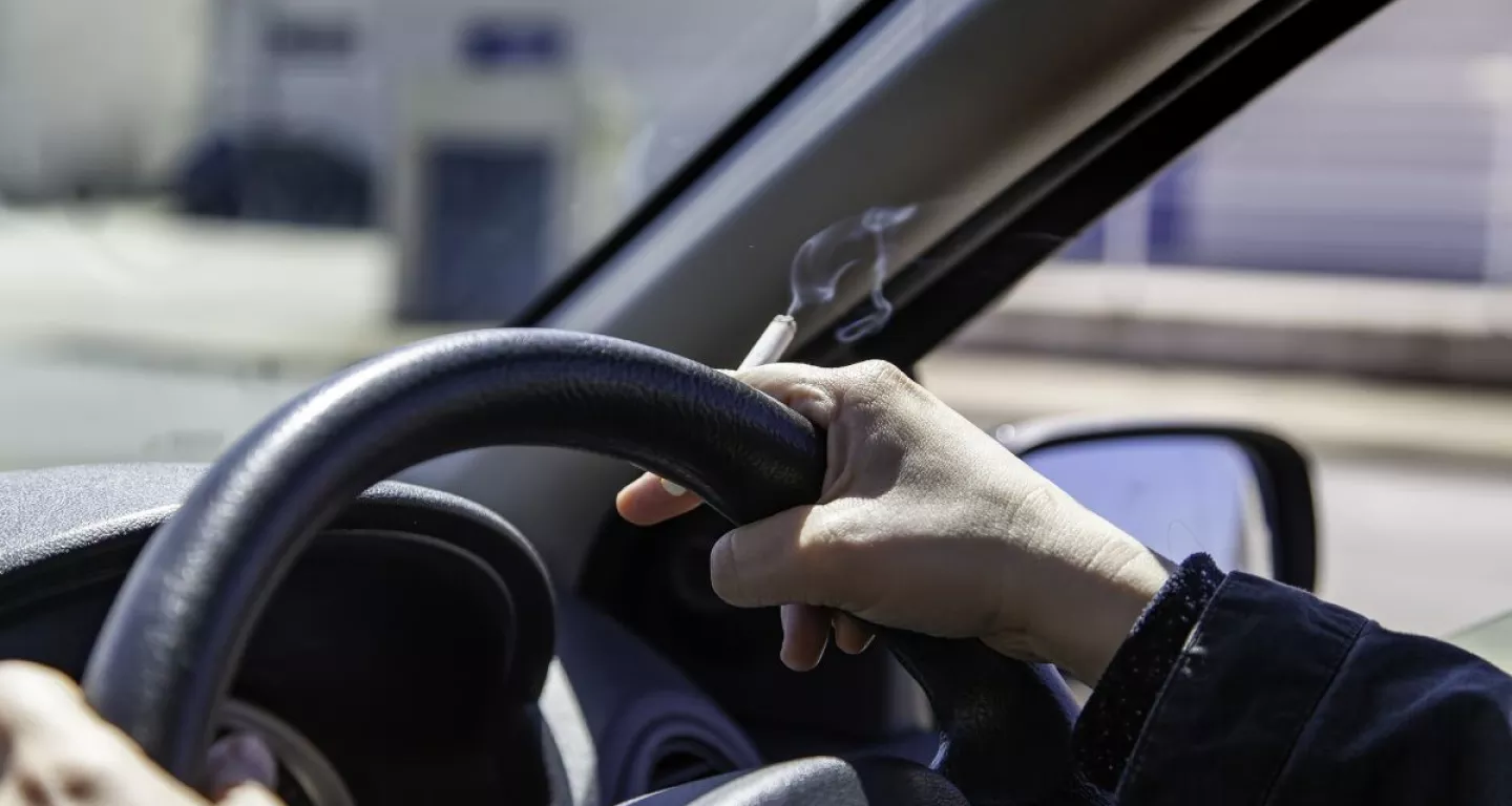 Smoking in car leads to car accidents