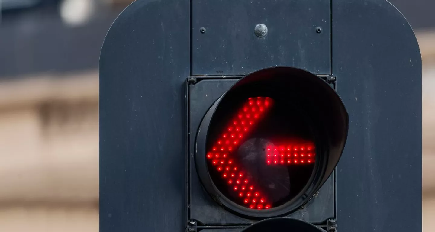 red left turn signal on light accident